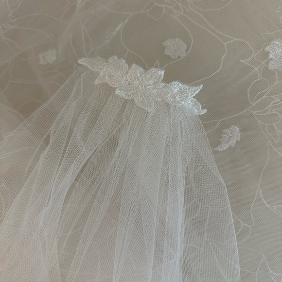 Mira Zwillinger Cathedral Length Ivory Veil - Picture 3 of 5